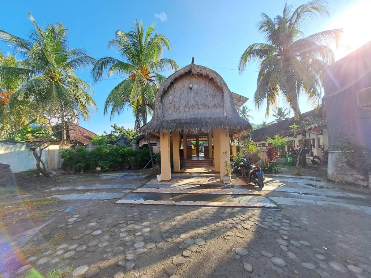 Surfers Beachfront Lombok Hotel Kuta  Eksteriør billede